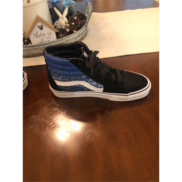 RARE “Discovery Shark Week” High Top Vans - Picture 4 of 6